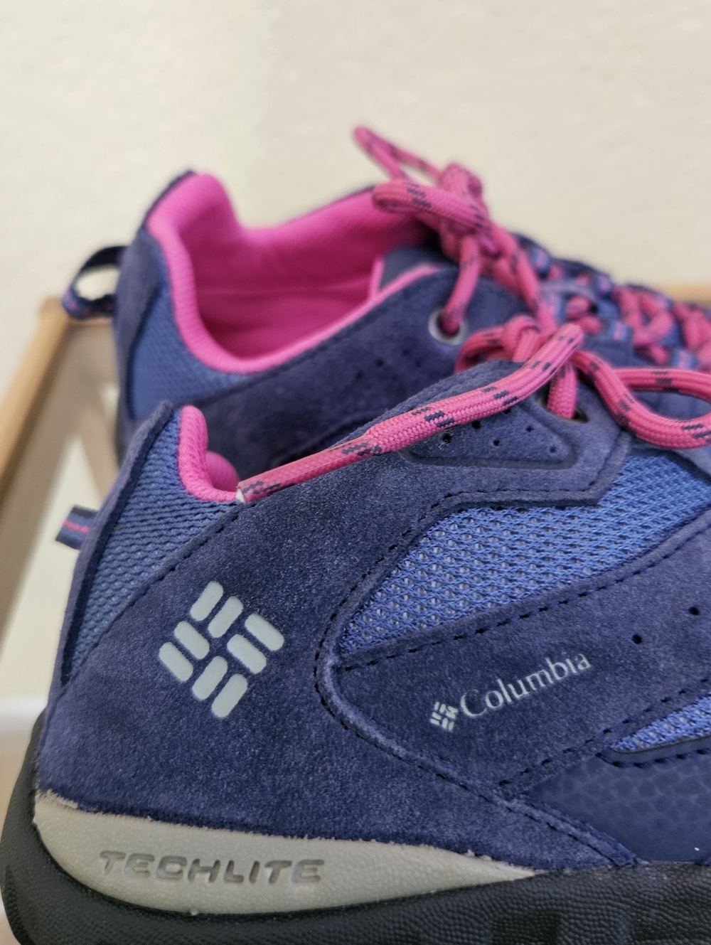 NWOT Columbia Redmond  Women's Navy and Hot Pink Trail Walkers Size 7 / 7.5 - Picture 8 of 9
